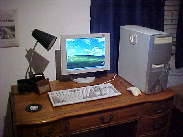 Early 2000's lookin' computer on a desk.